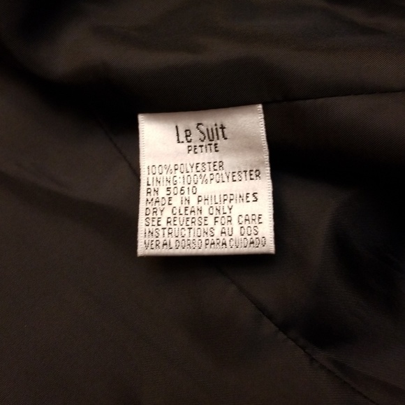 Sleek & Sophisticated Black Blazer - Picture 8 of 8